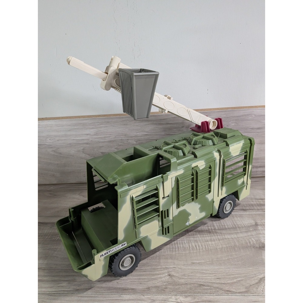 Jurassic Park Lost World Mobile Command Center RV 1997 ( READ )